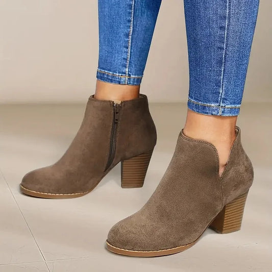 Stiefel aus Wildleder mit breiter Sohle