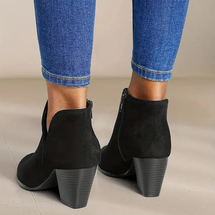 Stiefel aus Wildleder mit breiter Sohle