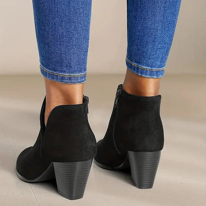 Stiefel aus Wildleder mit breiter Sohle