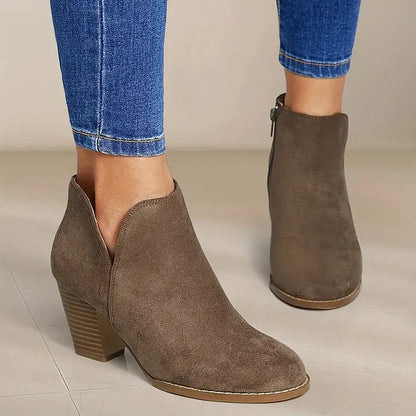 Stiefel aus Wildleder mit breiter Sohle