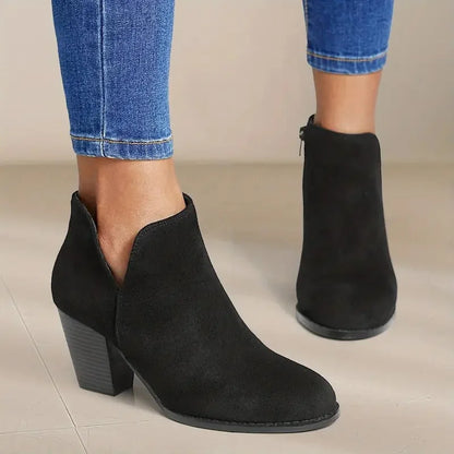 Stiefel aus Wildleder mit breiter Sohle
