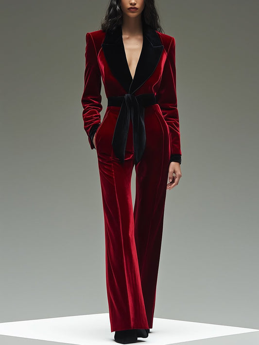 Retro-Mode Jumpsuit mit Reverskragen, Gürtel und Samt in Kontrastfarben